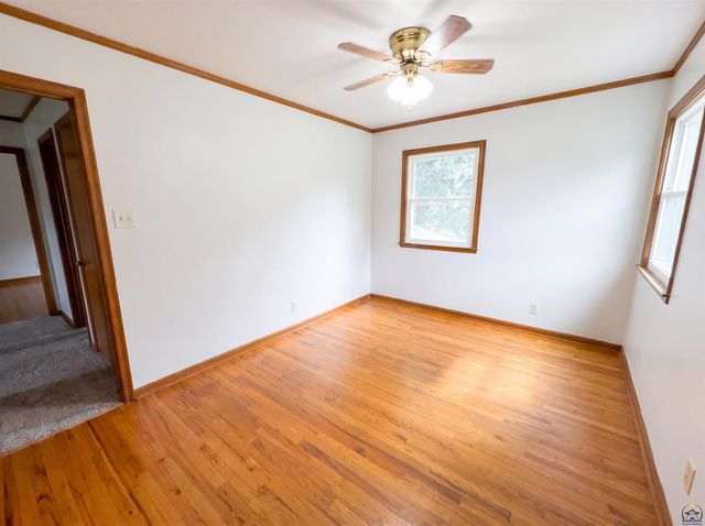 2021 SW 29th TER, Topeka, KS 66611