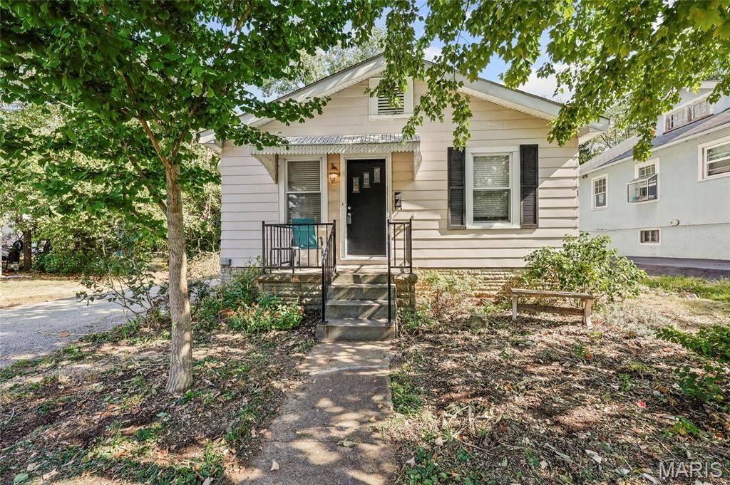 426 S Maple Avenue, Webster Groves, MO 63119