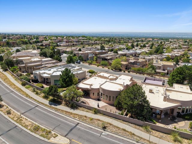 6420 Anasazi Drive NE, Albuquerque, NM 87111