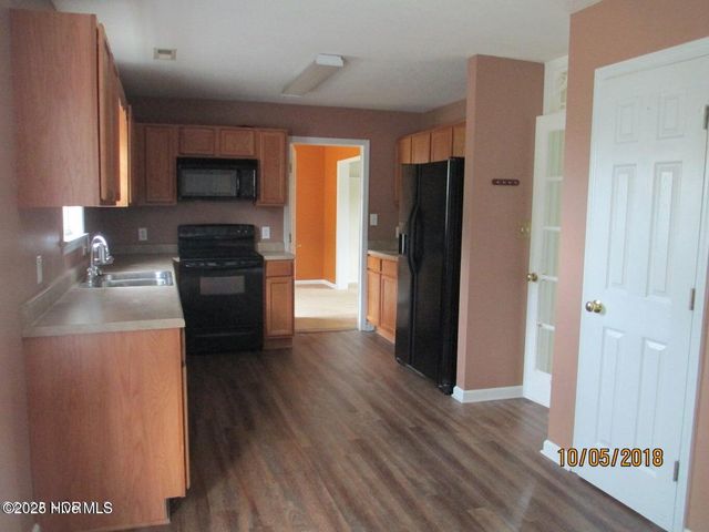 102 White Stone Court, Jacksonville, NC 28546