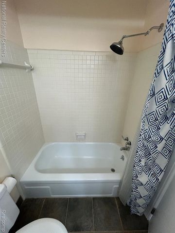 683 E Fox Hills Drive 68, Bloomfield Hills, MI 48304