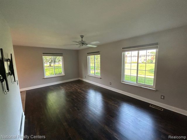 683 E Fox Hills Drive 68, Bloomfield Hills, MI 48304