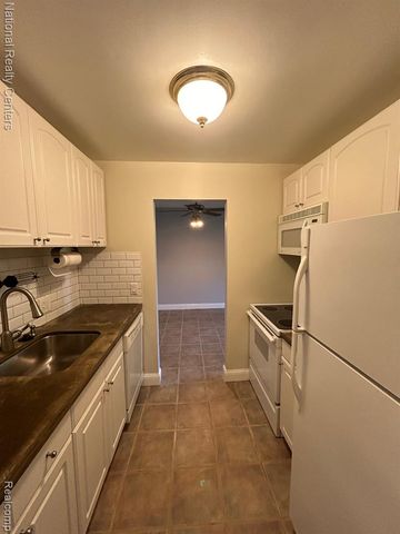 683 E Fox Hills Drive 68, Bloomfield Hills, MI 48304