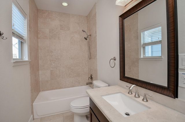 814 W 26th Street A, Houston, TX 77008
