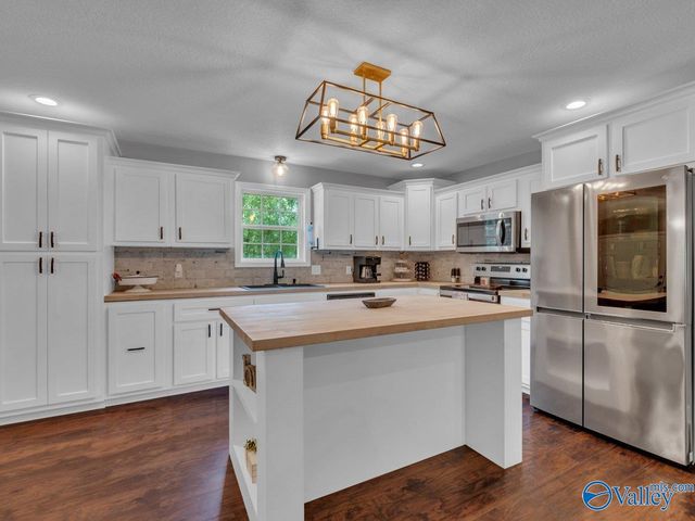 2450 Kuykendall Road, Albertville, AL 35951