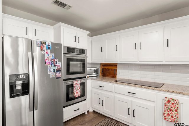 1805 E Lake Dr, Gladewater, TX 75647