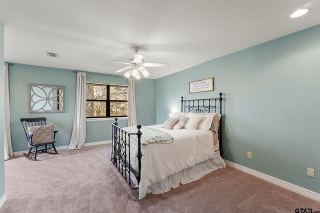 1805 E Lake Dr, Gladewater, TX 75647