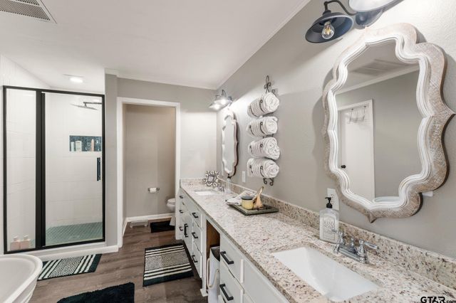 1805 E Lake Dr, Gladewater, TX 75647