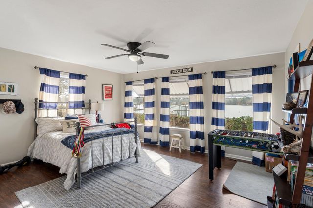 1805 E Lake Dr, Gladewater, TX 75647