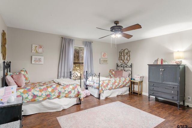 1805 E Lake Dr, Gladewater, TX 75647