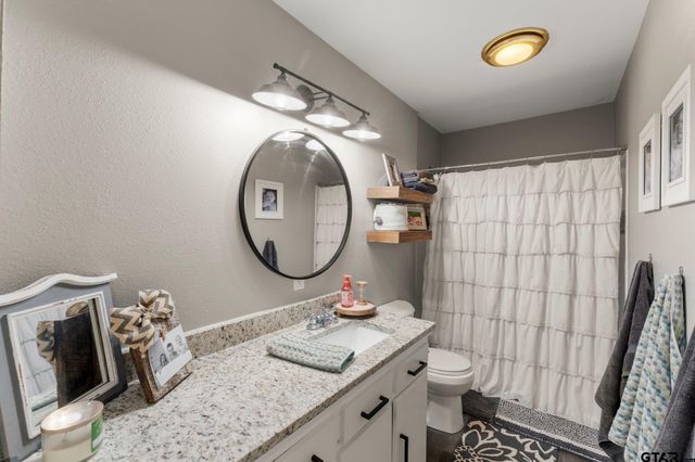 1805 E Lake Dr, Gladewater, TX 75647