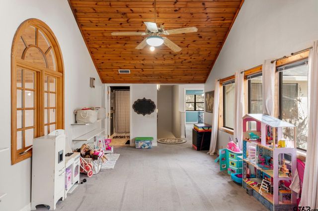 1805 E Lake Dr, Gladewater, TX 75647