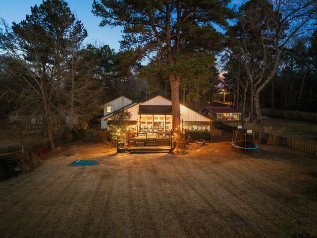 1805 E Lake Dr, Gladewater, TX 75647