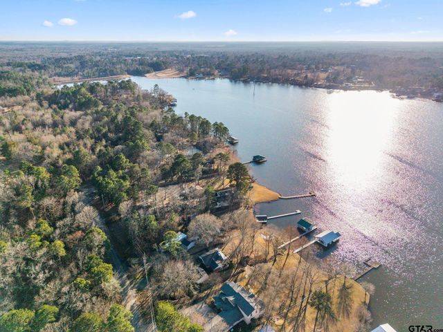 1805 E Lake Dr, Gladewater, TX 75647