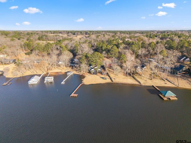 1805 E Lake Dr, Gladewater, TX 75647
