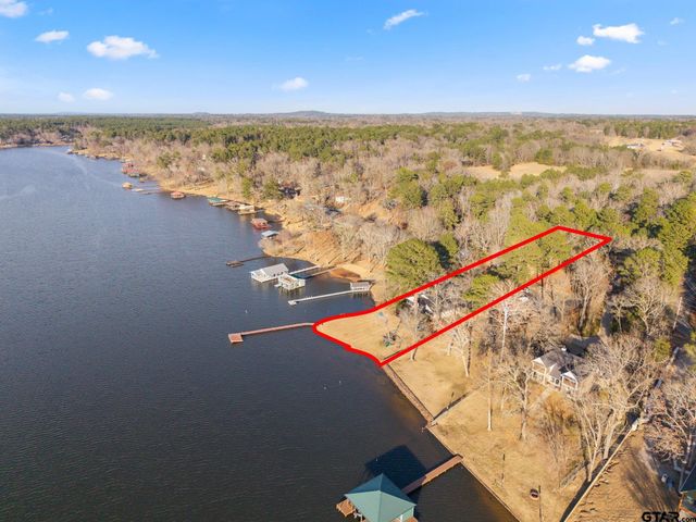 1805 E Lake Dr, Gladewater, TX 75647