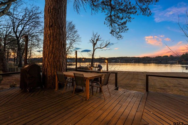 1805 E Lake Dr, Gladewater, TX 75647