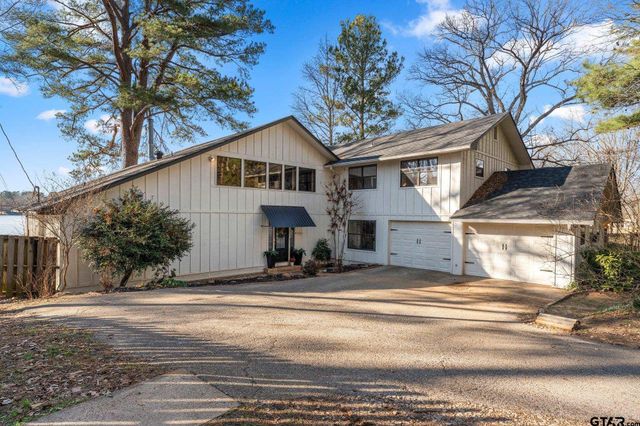 1805 E Lake Dr, Gladewater, TX 75647