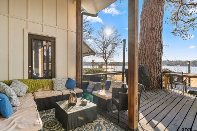 1805 E Lake Dr, Gladewater, TX 75647