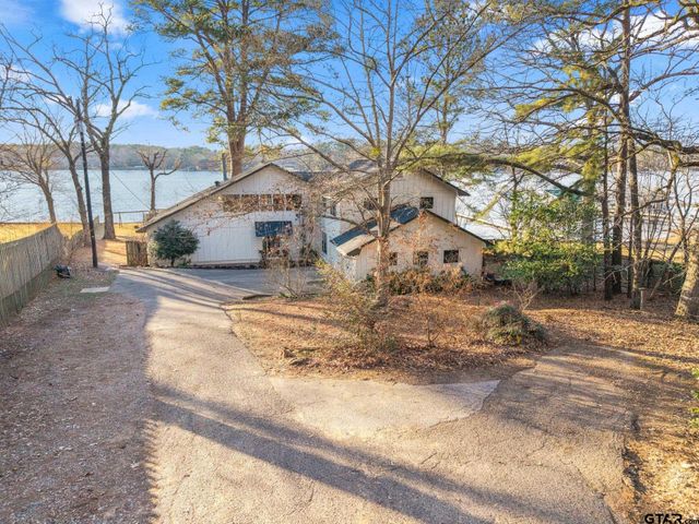 1805 E Lake Dr, Gladewater, TX 75647