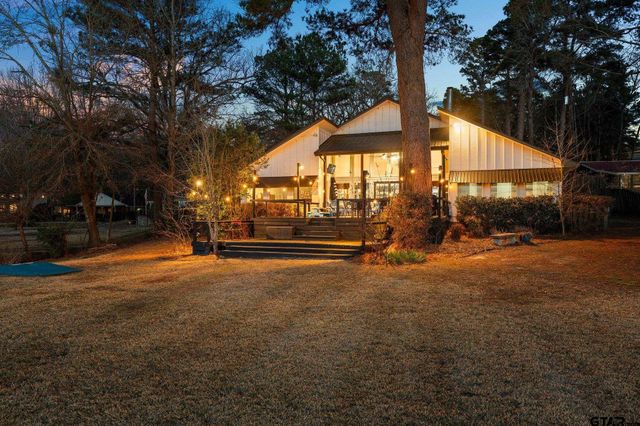 1805 E Lake Dr, Gladewater, TX 75647