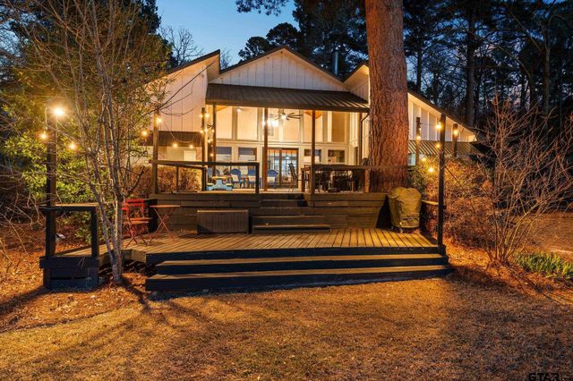 1805 E Lake Dr, Gladewater, TX 75647