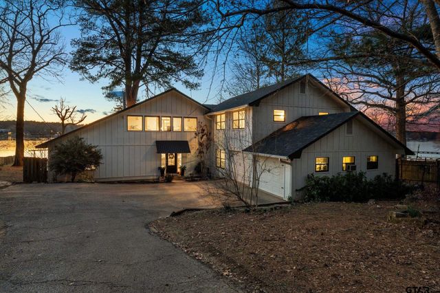 1805 E Lake Dr, Gladewater, TX 75647