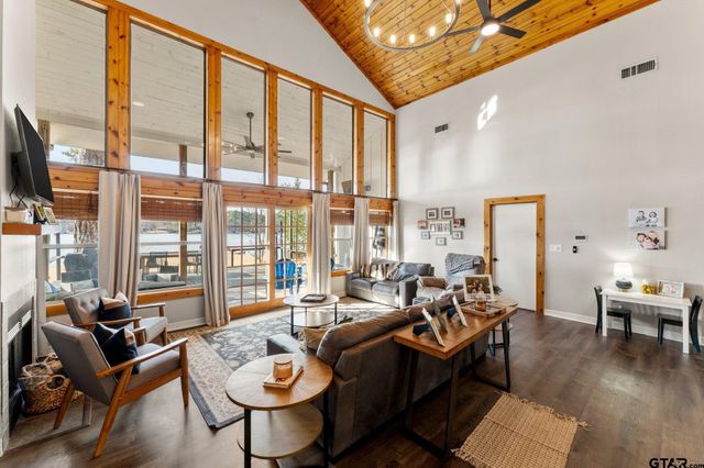 1805 E Lake Dr, Gladewater, TX 75647