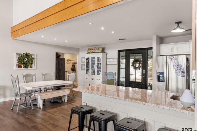 1805 E Lake Dr, Gladewater, TX 75647