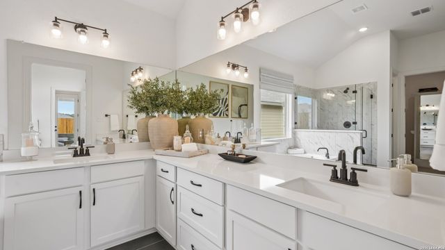1676 Seekat Drive, New Braunfels, TX 78132