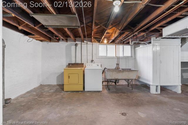 1338 Somerset Avenue, Grosse Pointe Park, MI 48230