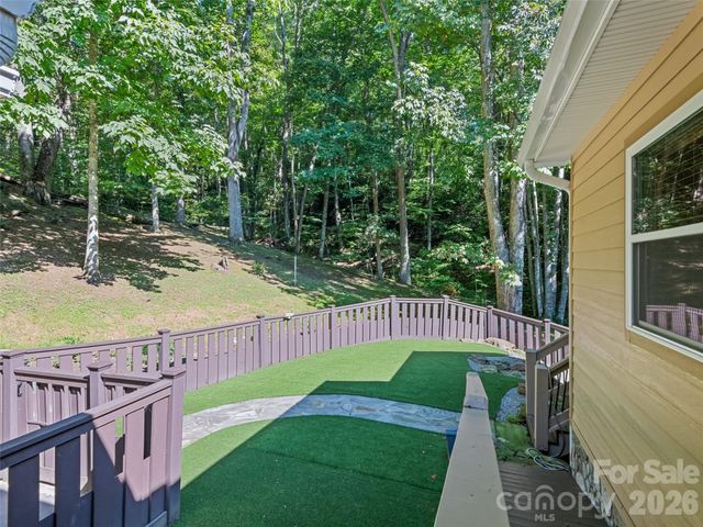 100 Loafer Lane, Waynesville, NC 28785
