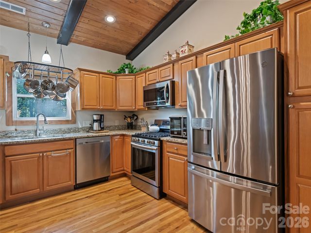 100 Loafer Lane, Waynesville, NC 28785