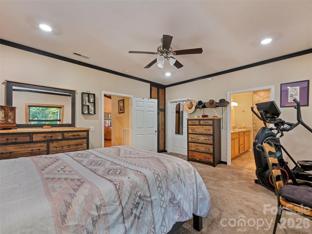 100 Loafer Lane, Waynesville, NC 28785