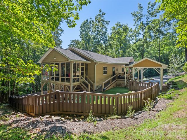 100 Loafer Lane, Waynesville, NC 28785