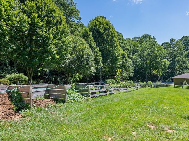 100 Loafer Lane, Waynesville, NC 28785