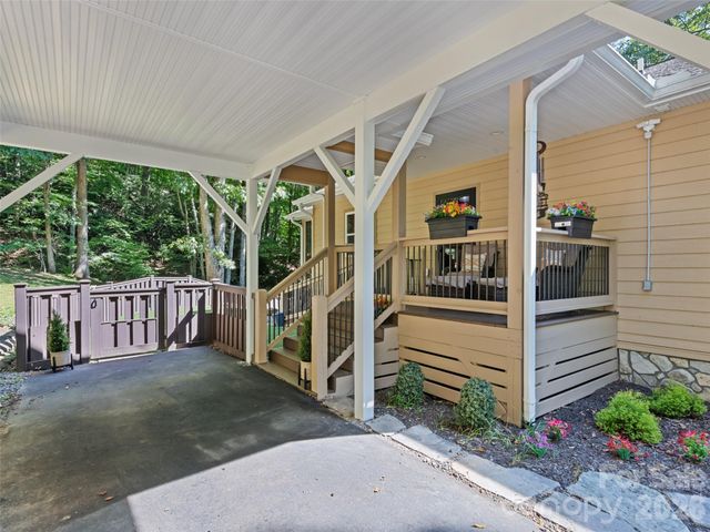 100 Loafer Lane, Waynesville, NC 28785