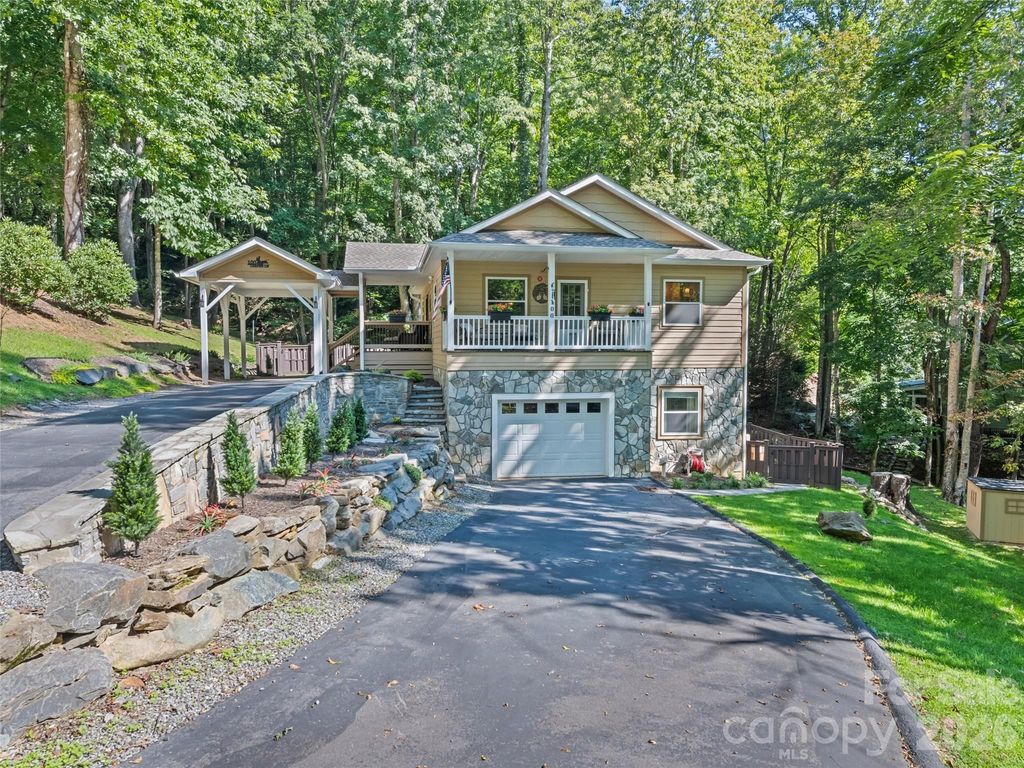 100 Loafer Lane, Waynesville, NC 28785