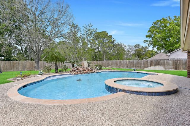 306 Melodywood Drive, Friendswood, TX 77546