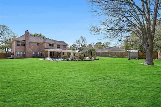 306 Melodywood Drive, Friendswood, TX 77546