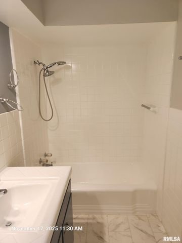 4924 N MANSFIELD Drive, Peoria, IL 61614