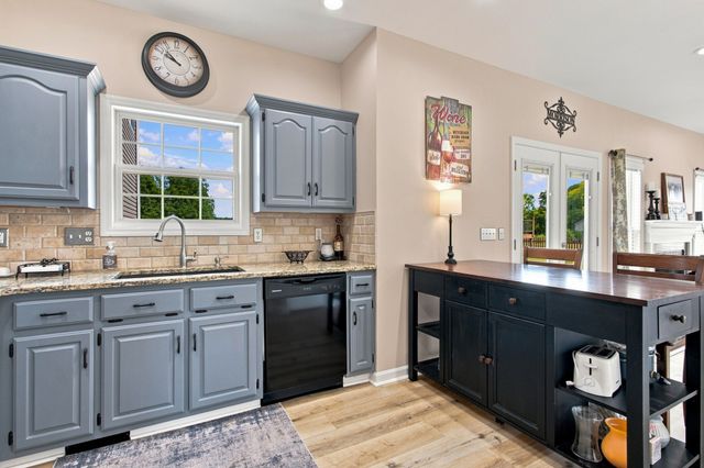 847 Nathan Dr, Columbia, TN 38401