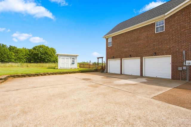 847 Nathan Dr, Columbia, TN 38401
