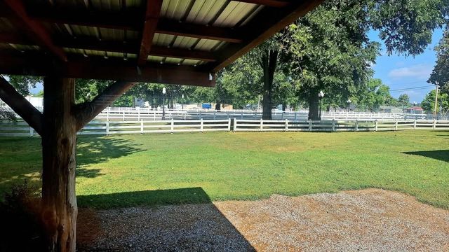 609 Whitthorne St, Shelbyville, TN 37160