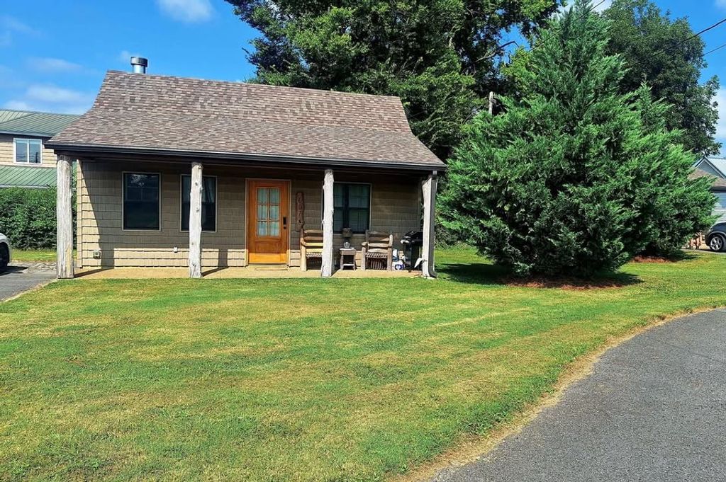 609 Whitthorne St, Shelbyville, TN 37160