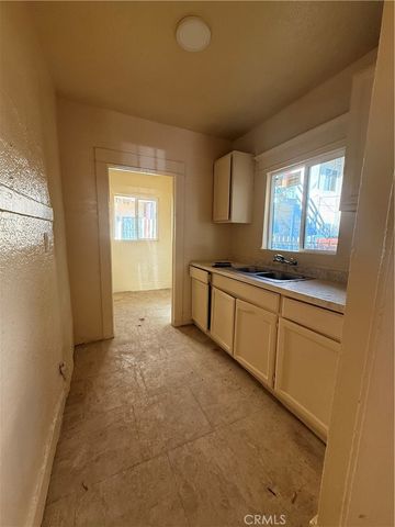 4257 San Pedro Place, Los Angeles, CA 90011