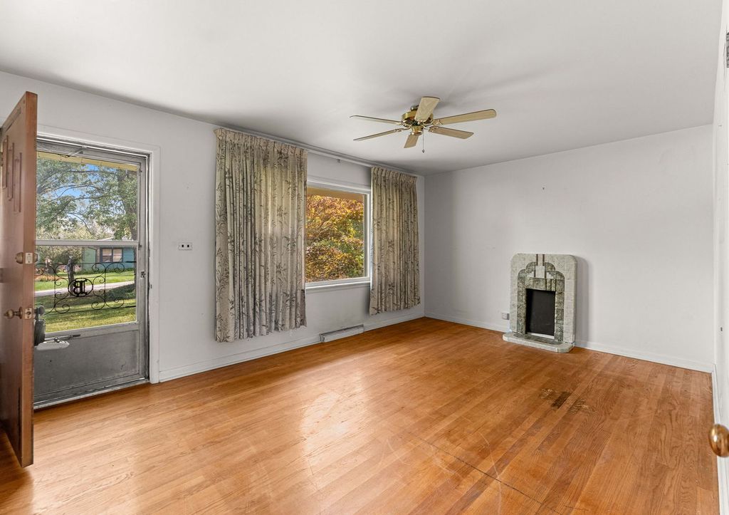 424 Village Road, Willowbrook, IL 60527 — photo 2