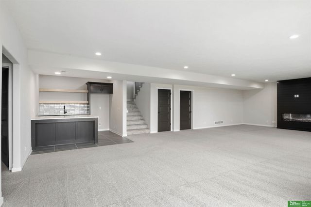 5614 N 198th Street, Elkhorn, NE 68022