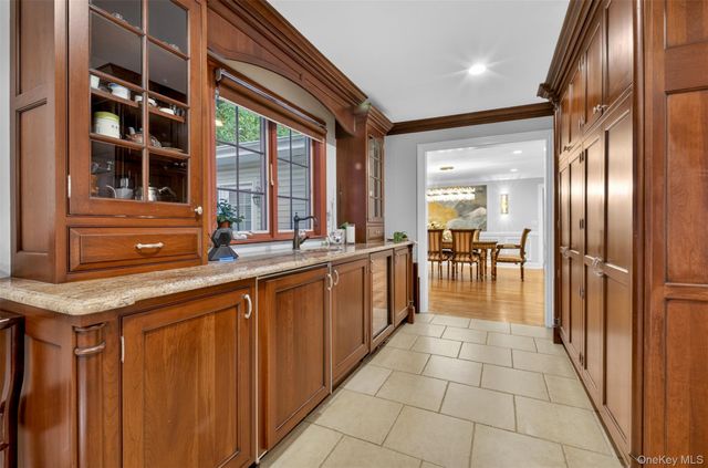 125 Mimosa Drive, East Hills, NY 11576