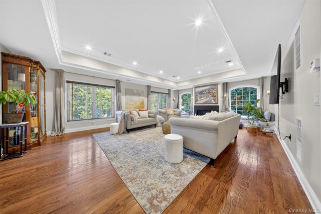 125 Mimosa Drive, East Hills, NY 11576